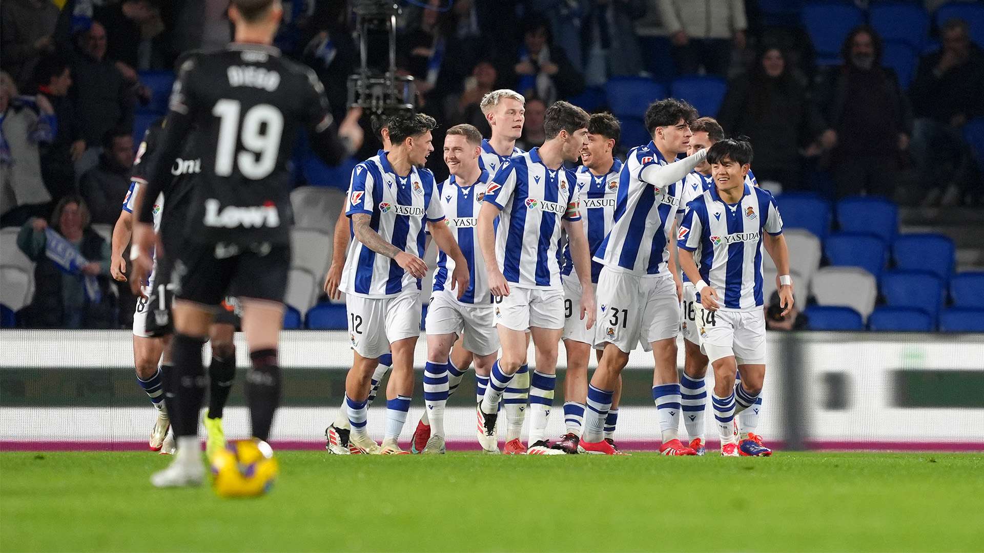 被国际社会 被国际社会